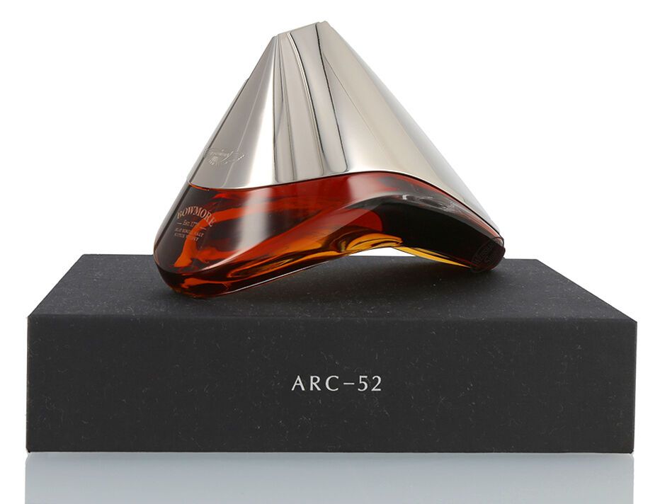 Bowmore 52 YO Aston Martin ARC-52 Whisky 42,3% vol. 0,70l Bowmore 52 YO Aston Martin ARC-52 Whisky 42,3% vol. 0,70l