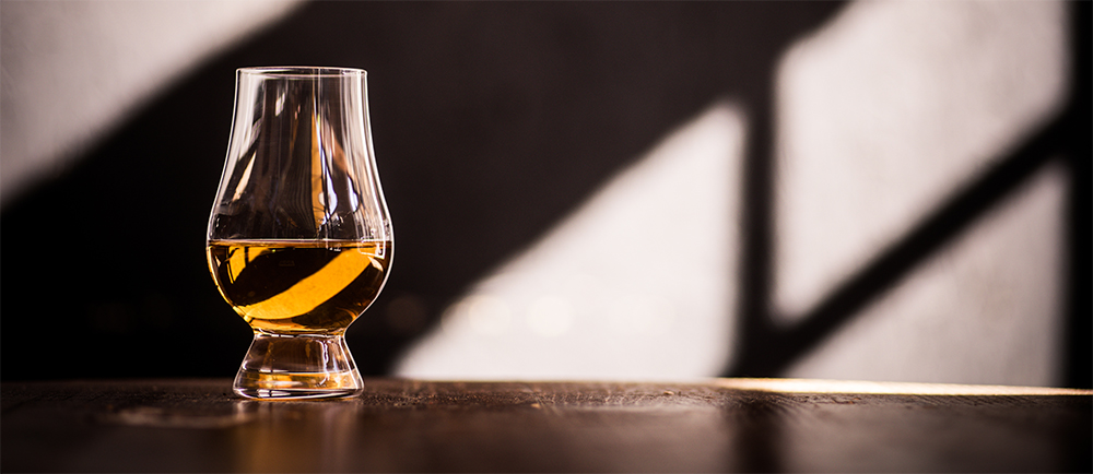 Whisky in un bicchiere da degustazione